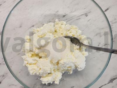 Sūrio pyragėliai su ryžių miltais ir braškių džemu Žingsnis 2