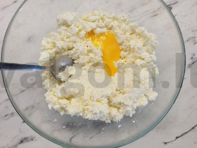 Sūrio pyragėliai su ryžių miltais ir braškių džemu Žingsnis 3