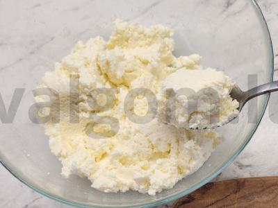 Sūrio pyragėliai su ryžių miltais ir braškių džemu Žingsnis 4