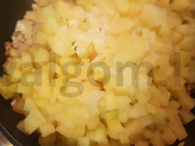 Troškinti cukinijos su faršu ir kiaušiniu Žingsnis 5