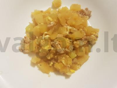 Troškinti cukinijos su faršu ir kiaušiniu pagrindine nuotrauka