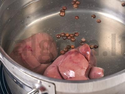 Sūrusis sriuba su jautienos inkstais ir perlinėmis kruopomis Žingsnis 1