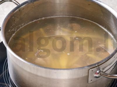 Sūrusis sriuba su jautienos inkstais ir perlinėmis kruopomis Žingsnis 4