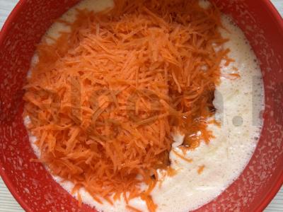 Morkų keksiukas su žemės riešutais Žingsnis 6