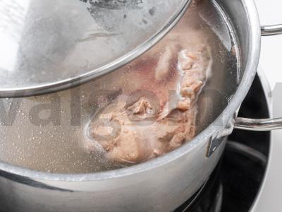 Salotas su kiaulės liežuviu taurėje Žingsnis 1