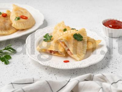 Čebupeliai su kumpiu ir sūriu pagrindine nuotrauka