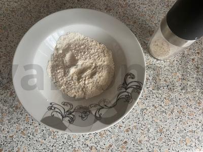 Vištienos kepenėlės grietinėlėje ir džiūvėsėliuose Žingsnis 1