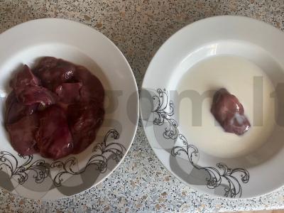 Vištienos kepenėlės grietinėlėje ir džiūvėsėliuose Žingsnis 5