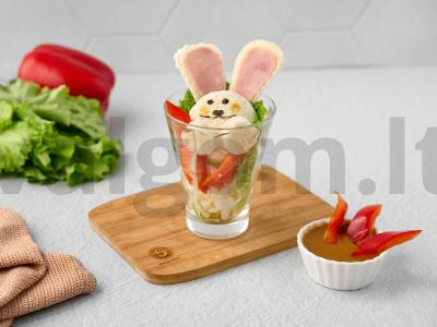 Salotas „Kiškis“ su morkų padažu pagrindine nuotrauka