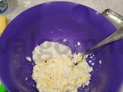 Sūrio blynai su pomidorais ir sūriu Žingsnis 3