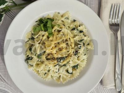 Makaronai su rikota ir špinatais pagrindine nuotrauka