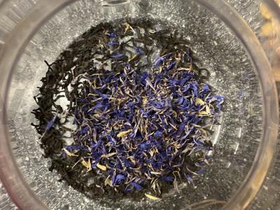 Juodasis arbata su našlaitėmis, obuoliu ir žvaigždiniu anyžiu Žingsnis 2