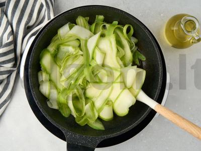 Kinietiški cukinijų patiekalai Žingsnis 2
