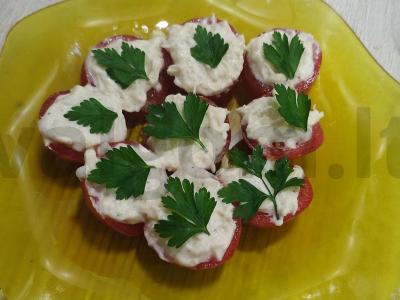 Mini pomidorai su sūriu ir česnaku pagrindine nuotrauka