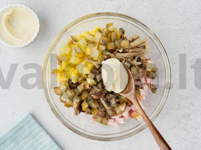 Salotas su keptomis voveraitėmis Žingsnis 9