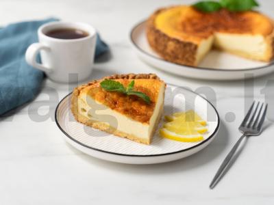 Vanilinis grietinės pyragas pagrindine nuotrauka