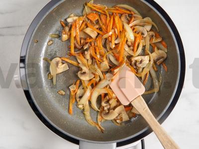 Vištiena su daržovėmis pagal korėjietišką receptą Žingsnis 4