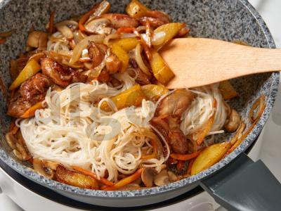 Vištiena su daržovėmis pagal korėjietišką receptą Žingsnis 6