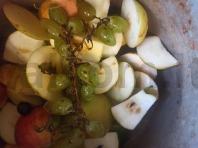 Obuolių, vynuogių ir džiovintų abrikosų kompotas Žingsnis 2