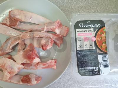 Sriuba su perlinėmis kruopomis ant kiaulienos sultinio Žingsnis 1