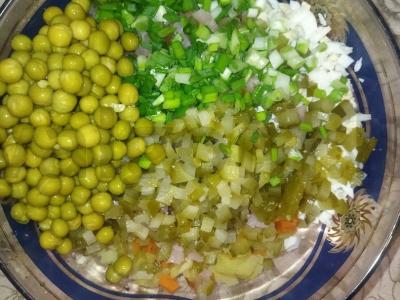 Salotas „Olivje po-naujai“ Žingsnis 6