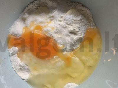 Sausainiai žiedai su riešutais ir razinomis arbatai Žingsnis 2