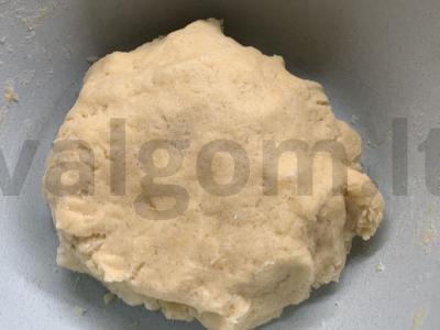 Sausainiai žiedai su riešutais ir razinomis arbatai Žingsnis 3