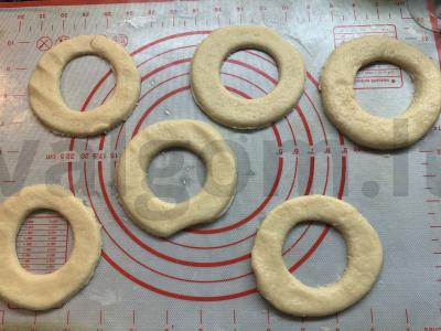 Sausainiai žiedai su riešutais ir razinomis arbatai Žingsnis 9