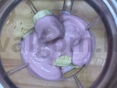 Švelnus uogų-bananų kokteilis Žingsnis 2