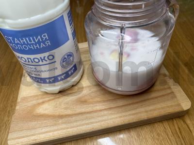 Švelnus uogų-bananų kokteilis Žingsnis 3