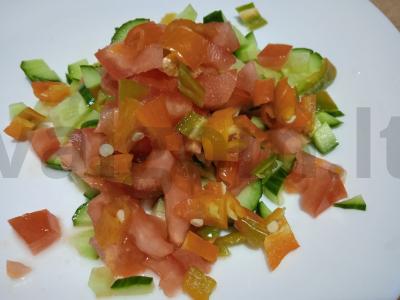 Mango, šviežių daržovių, jalapeño pipirų salotos su grūdėtos garstyčių padažu Žingsnis 3