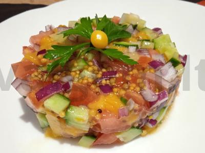 Mango, šviežių daržovių, jalapeño pipirų salotos su grūdėtos garstyčių padažu pagrindine nuotrauka