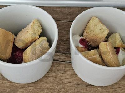 Namų trifle su uogų džemu ir mėlynėmis Žingsnis 4