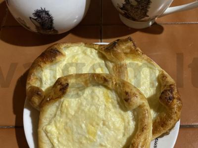 Namų sluoksniuotos varškės pyragėliai pagrindine nuotrauka