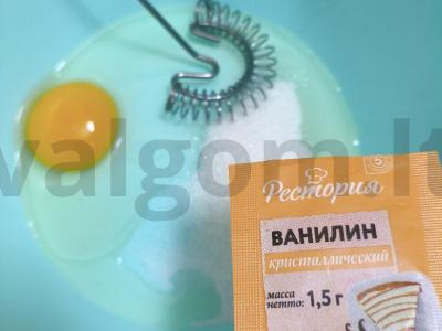 Vaniliniai blynai iš rauginto pieno Žingsnis 1