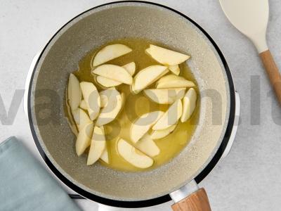 Šildanti avižinė košė su obuoliais ir riešutais Žingsnis 2