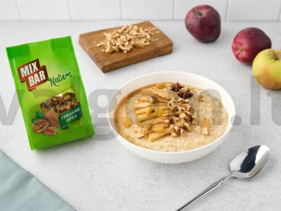 Šildanti avižinė košė su obuoliais ir riešutais pagrindine nuotrauka