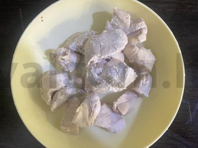 Sotūs salotas su vištiena, raudonaisiais pupelėmis ir sausainiais Žingsnis 4