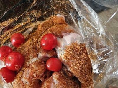 Vištiena su bulvėmis ir vyšniniais pomidorais Žingsnis 4