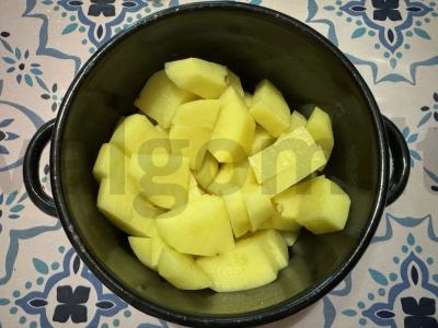 Bulvių apkepas su faršu ir sūriu Žingsnis 1