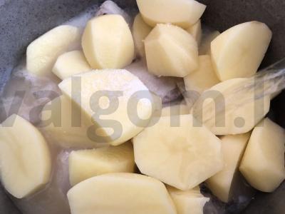 Bulvių troškinys su pomidorais Žingsnis 7