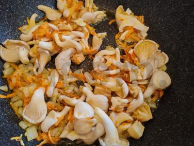 Spagečiai su pievagrybiais grietinėlės padaže Žingsnis 6