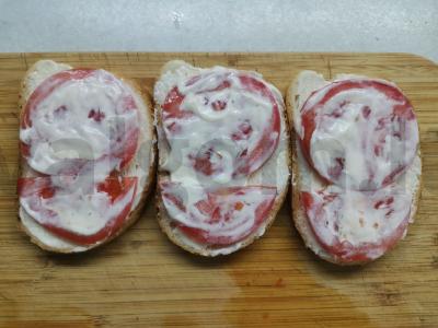 Karšti sumuštiniai su pomidorais ir sūriu Žingsnis 2