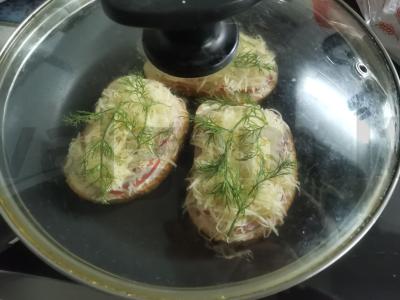 Karšti sumuštiniai su pomidorais ir sūriu Žingsnis 5