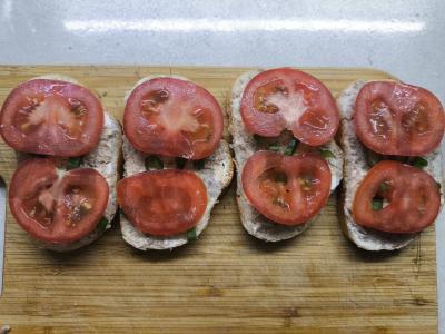 Sumuštiniai su tunu ir pomidorais Žingsnis 4