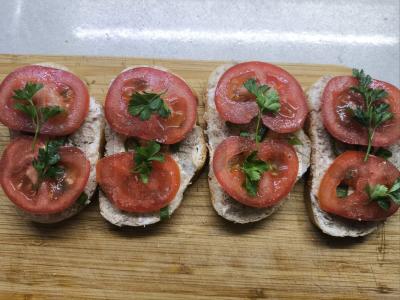 Sumuštiniai su tunu ir pomidorais Žingsnis 5