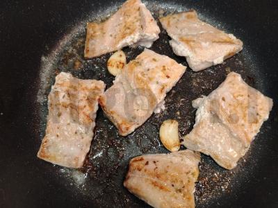 Grietininė lašiša su česnaku Žingsnis 3