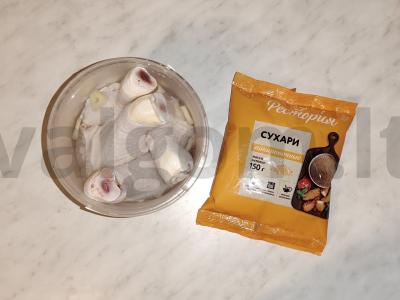 Vištienos blauzdelės džiūvėsėliuose oro grilyje Žingsnis 1