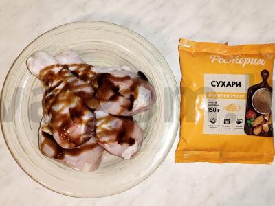 Vištienos blauzdelės džiūvėsėliuose oro grilyje Žingsnis 2