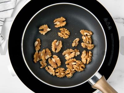 Kriaušių ir pelėsinio sūrio salotas Žingsnis 2